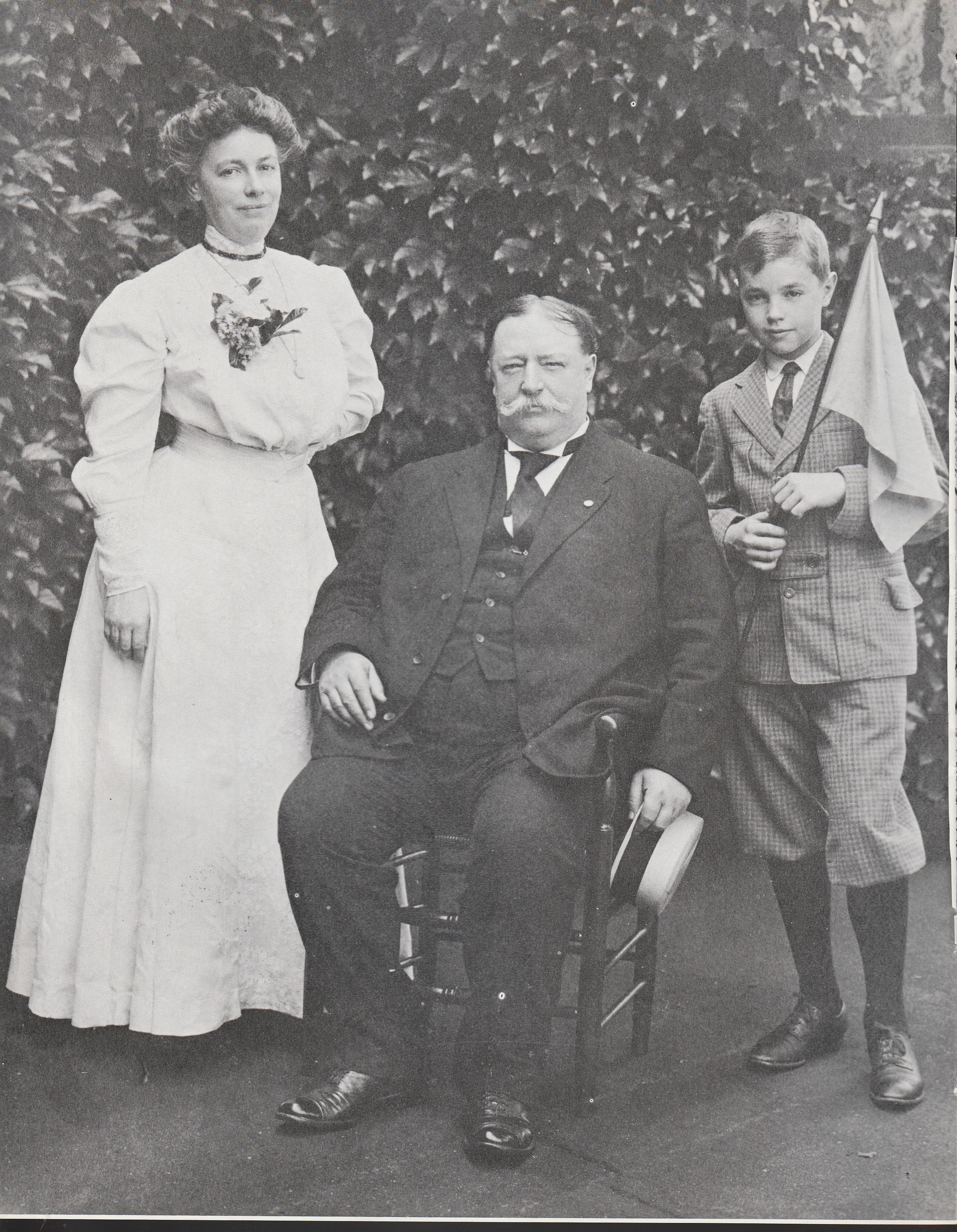 William Howard Taft with Wife & Son Charles circa 1902 PHOTO FROM BOOK Rare