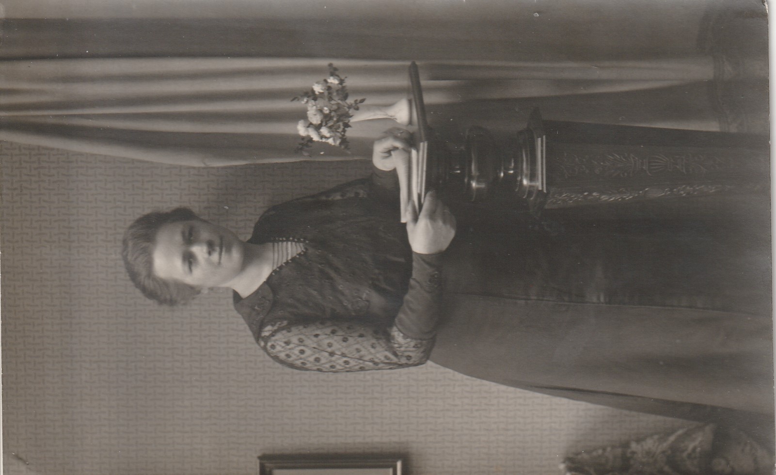 Female Portrait Photo Pedestal circa 1910 Gera Germany, August Lutz Postcard